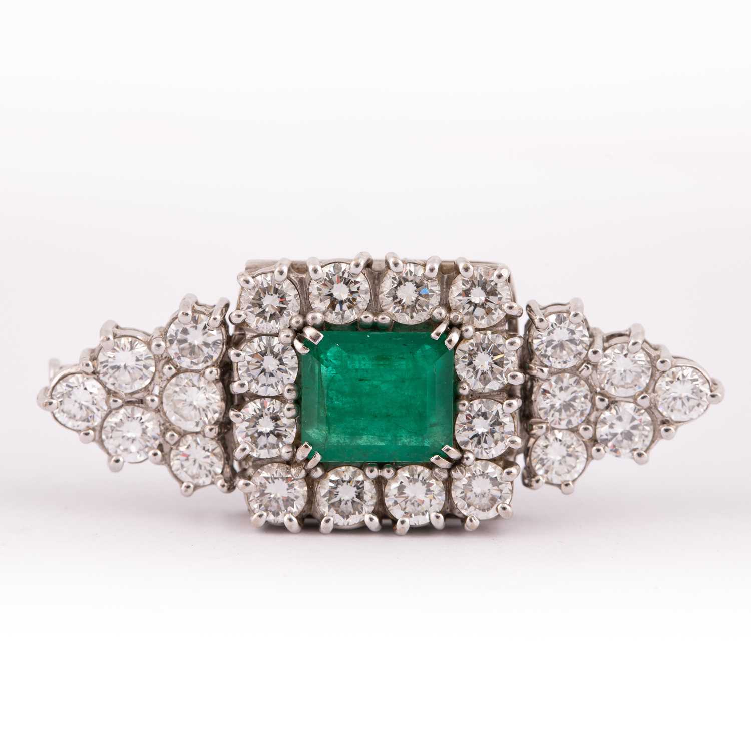 Lot 228 - An emerald and diamond convertible brooch
