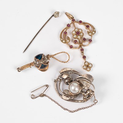 Lot 4 - A collection of gem set jewellery