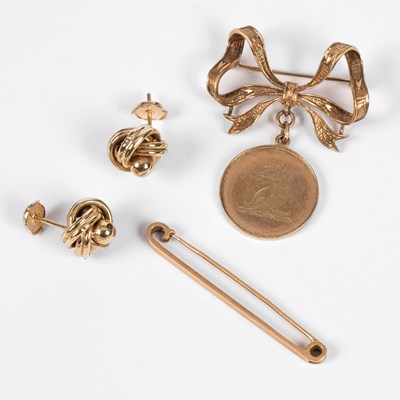 Lot 7 - A group of yellow metal jewellery
