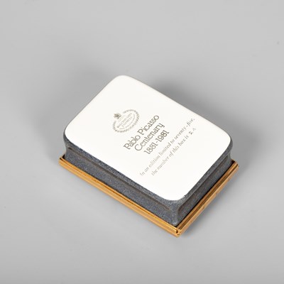Lot 81 - A limited edition Halcyon Days enamel box