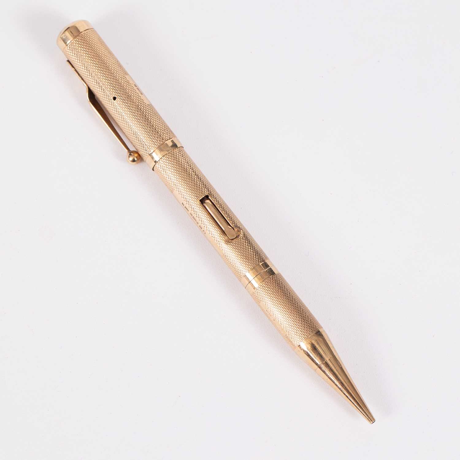Lot 84 - A 9ct gold fountain pen/propelling pencil