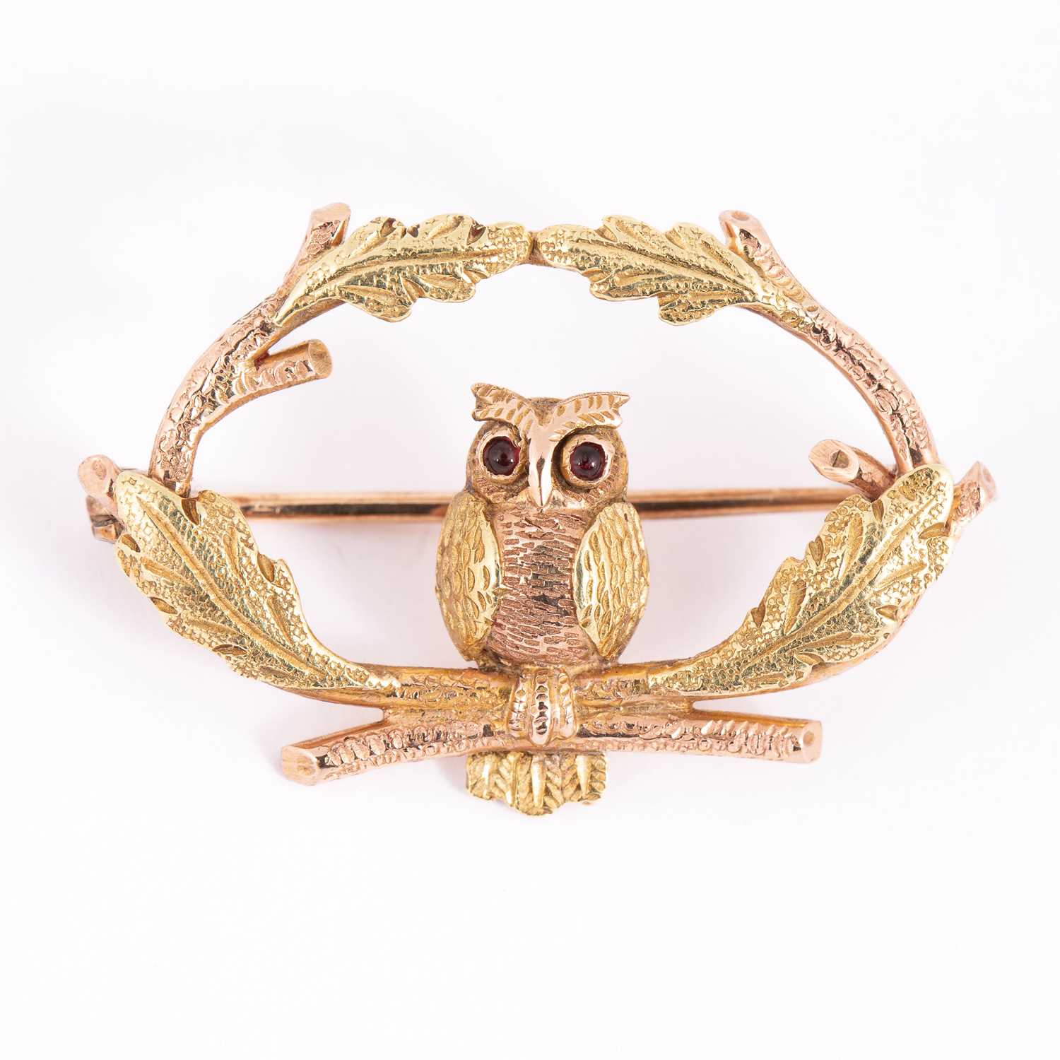 Lot 68 - A novelty bi-colour 9ct gold brooch