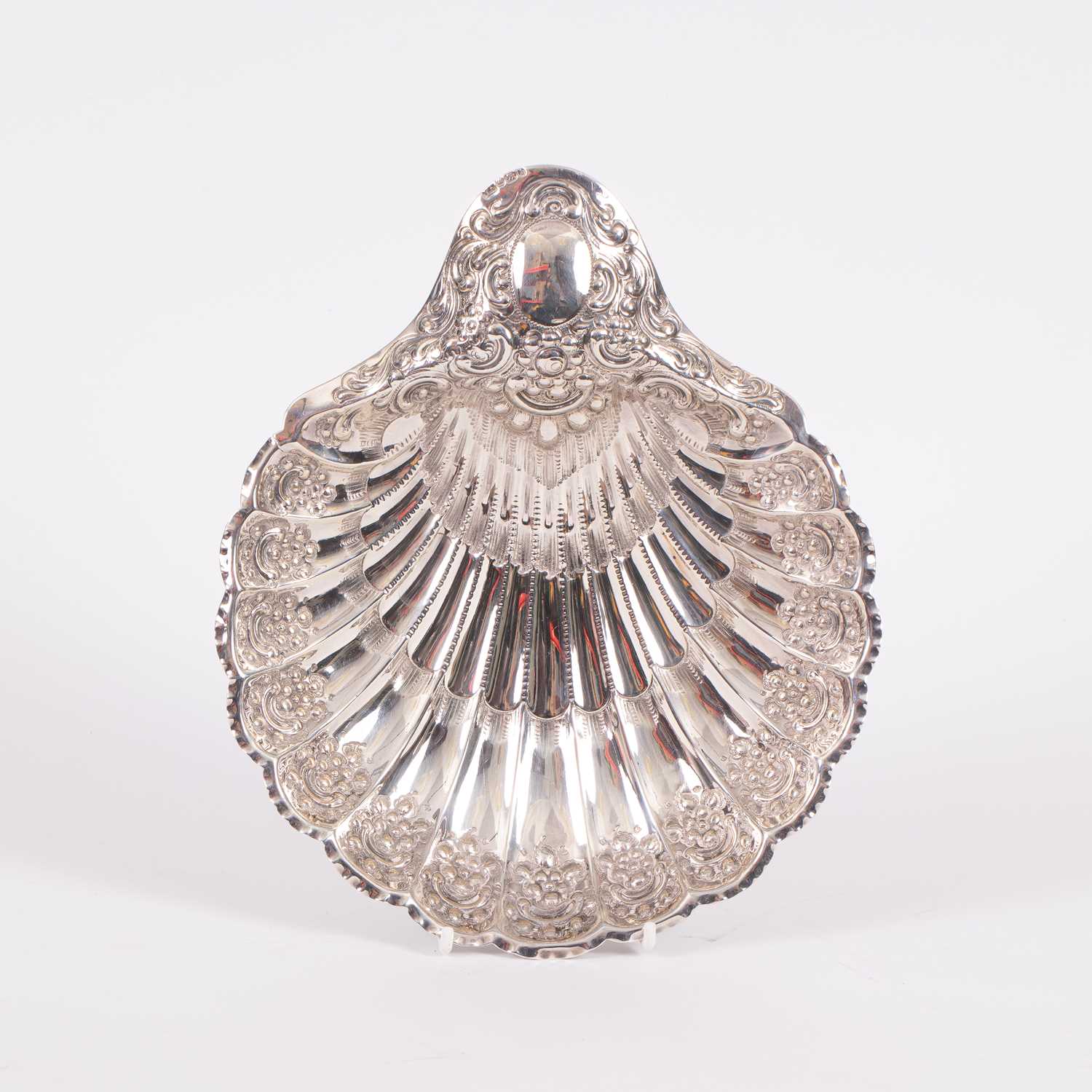 Lot 32 - A Victorian silver scallop shell dish