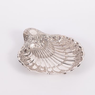Lot 32 - A Victorian silver scallop shell dish