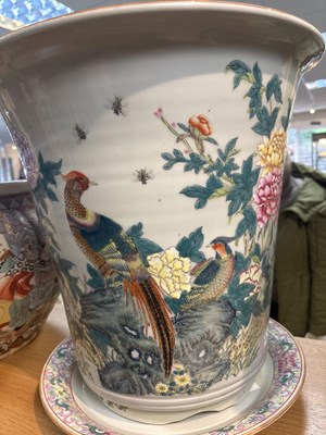 Lot 569 - A pair of Chinese famille verte jardinières
