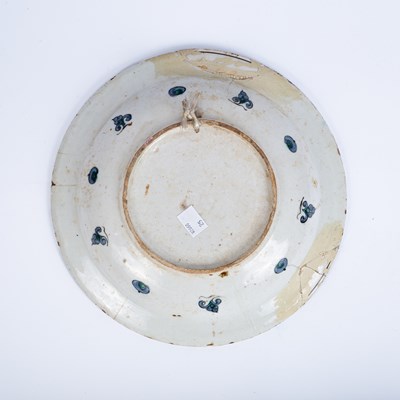 Lot 612 - An Iznik dish