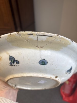 Lot 612 - An Iznik dish