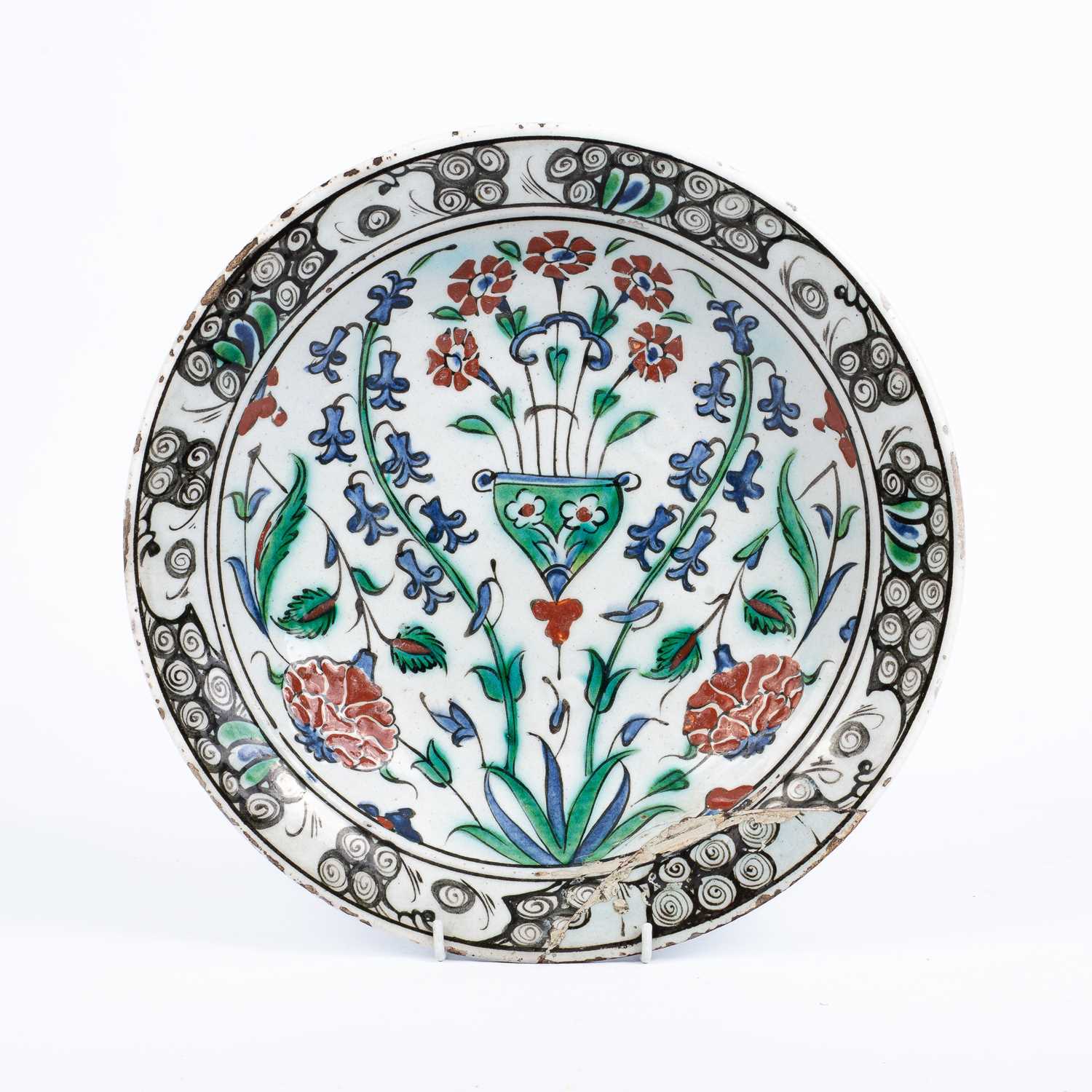 Lot 614 - An Iznik pottery dish