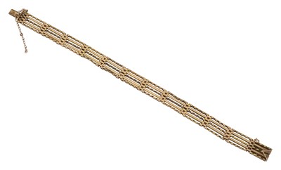 Lot 673 - An Edwardian 15ct rose gold gate-link bracelet