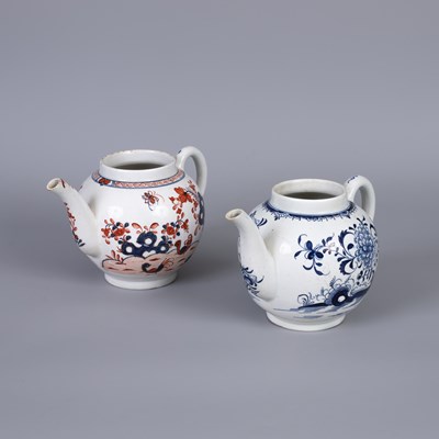 Lot 756 - A Lowestoft Redgrave 'Two Birds' pattern teapot