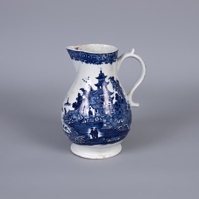 Lot 757 - A Lowestoft blue and white Noble jug