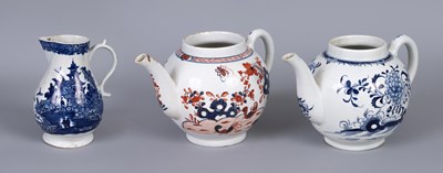 Lot 277 - A Lowestoft Redgrave 'Two Birds' pattern teapot / A Lowestoft blue and white Noble jug