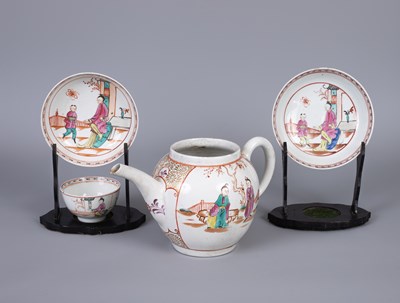 Lot 762 - A Lowestoft Mandarin pattern globular teapot