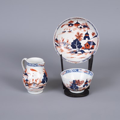Lot 768 - A Lowestoft Imari Redgrave Doll’s House pattern sparrow beak milk jug, teabowl and saucer