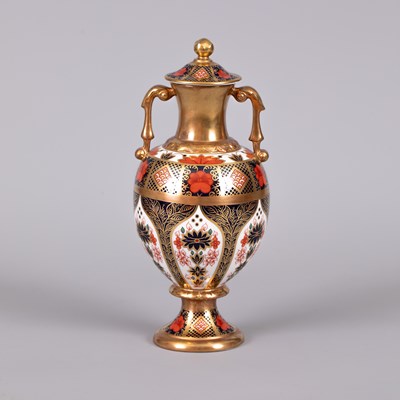 Lot 197 - A Royal Crown Derby Sudbury vase