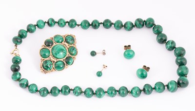 Lot 107 - A small quantity of malachite jewellery
