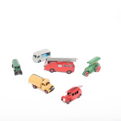 Lot 144 - A selection of Dinky Toys