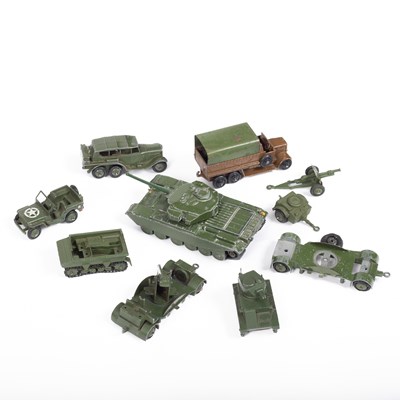 Lot 150 - A collection of Dinky military diecast models
