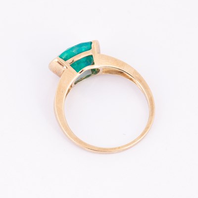Lot 55 - A blue opal ring