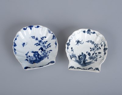 Lot 775 - Two Worcester blue and white scallop-shaped dishes