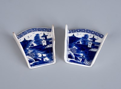Lot 776 - A pair of Derby asparagus servers