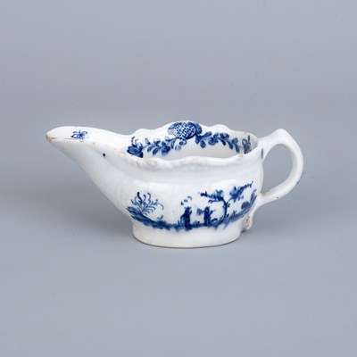 Lot 778 - A Lowestoft blue and white creamboat
