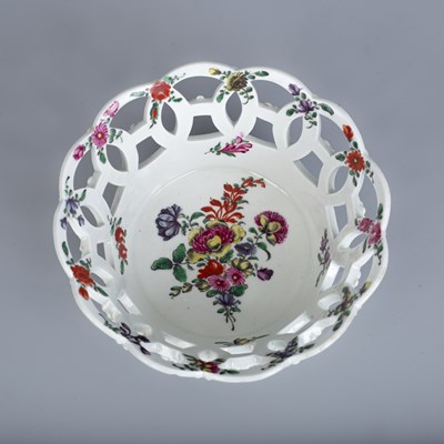 Lot 780 - A Worcester pierced circular basket
