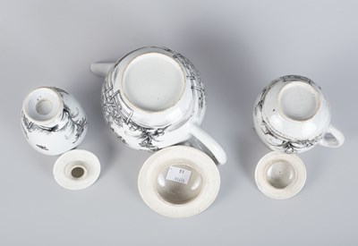 Lot 573 - A Chinese export porcelain part tea service