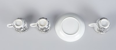 Lot 573 - A Chinese export porcelain part tea service