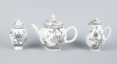 Lot 573 - A Chinese export porcelain part tea service