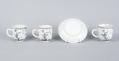 Lot 573 - A Chinese export porcelain part tea service