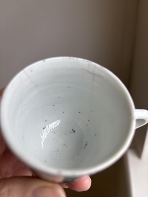 Lot 573 - A Chinese export porcelain part tea service