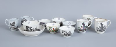 Lot 792 - A collection of Worcester teawares