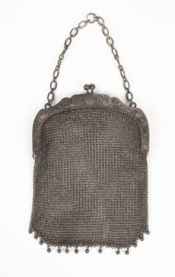 Lot 47 - A silver mesh evening bag