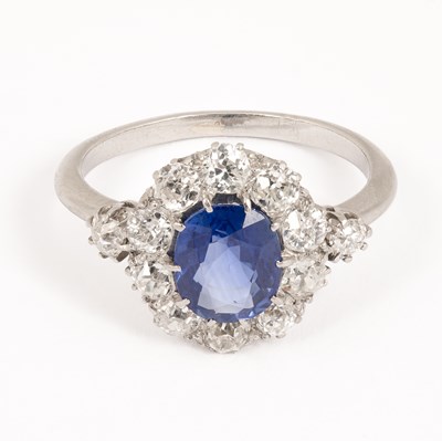 Lot 230 - An early 20th Century sapphire and diamond oval cluster ring