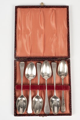 Lot 60 - A set of six George III silver teaspoons