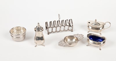 Lot 65 - A small quantity of table silver