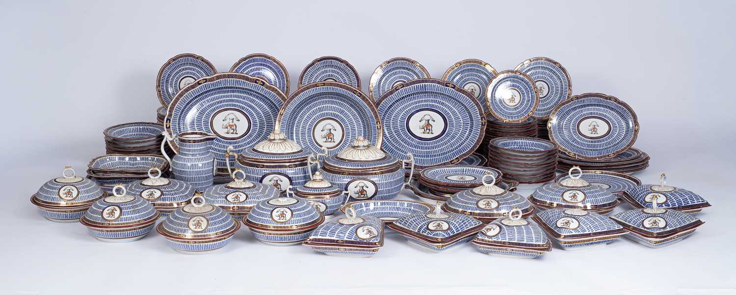 Lot 814 - An extensive Worcester dinner service