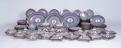 Lot 814 - An extensive Worcester dinner service