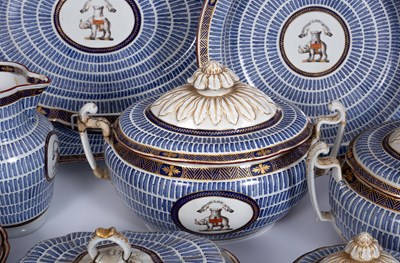 Lot 814 - An extensive Worcester dinner service