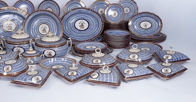 Lot 814 - An extensive Worcester dinner service