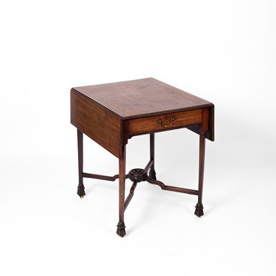 Lot 432 - A George III mahogany drop-leaf occasional table