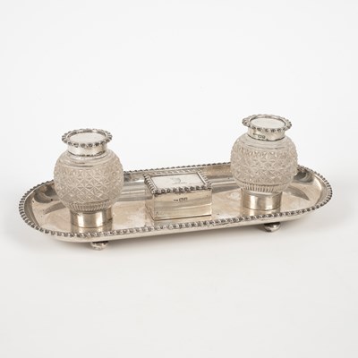 Lot 82 - An Edwardian silver inkstand