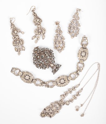 Lot 251 - A quantity of paste set jewellery