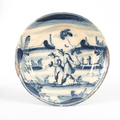 Lot 805 - A Savona maiolica blue and white dish