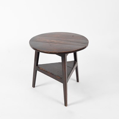 Lot 682 - A George III oak cricket table