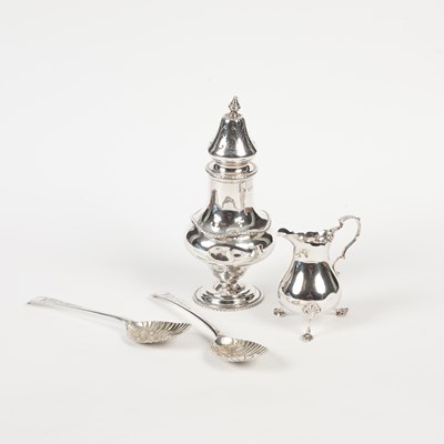 Lot 72 - An Edwardian silver sugar caster