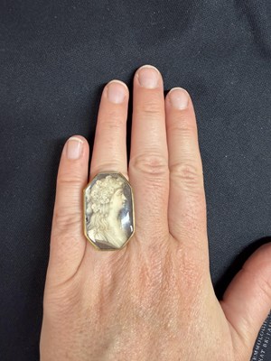 Lot 8 - A Georgian portrait miniature ring