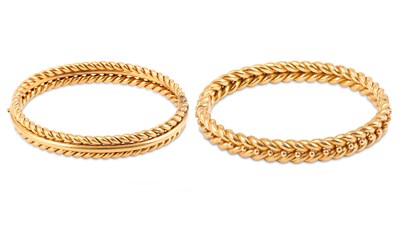 Lot 17 - Two yellow metal hinged bracelets