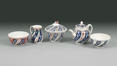 Lot 610 - A Worcester Queen Charlotte pattern bachelors teapot and cover